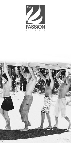 Teamworking - 4 guys carrying a canoe.